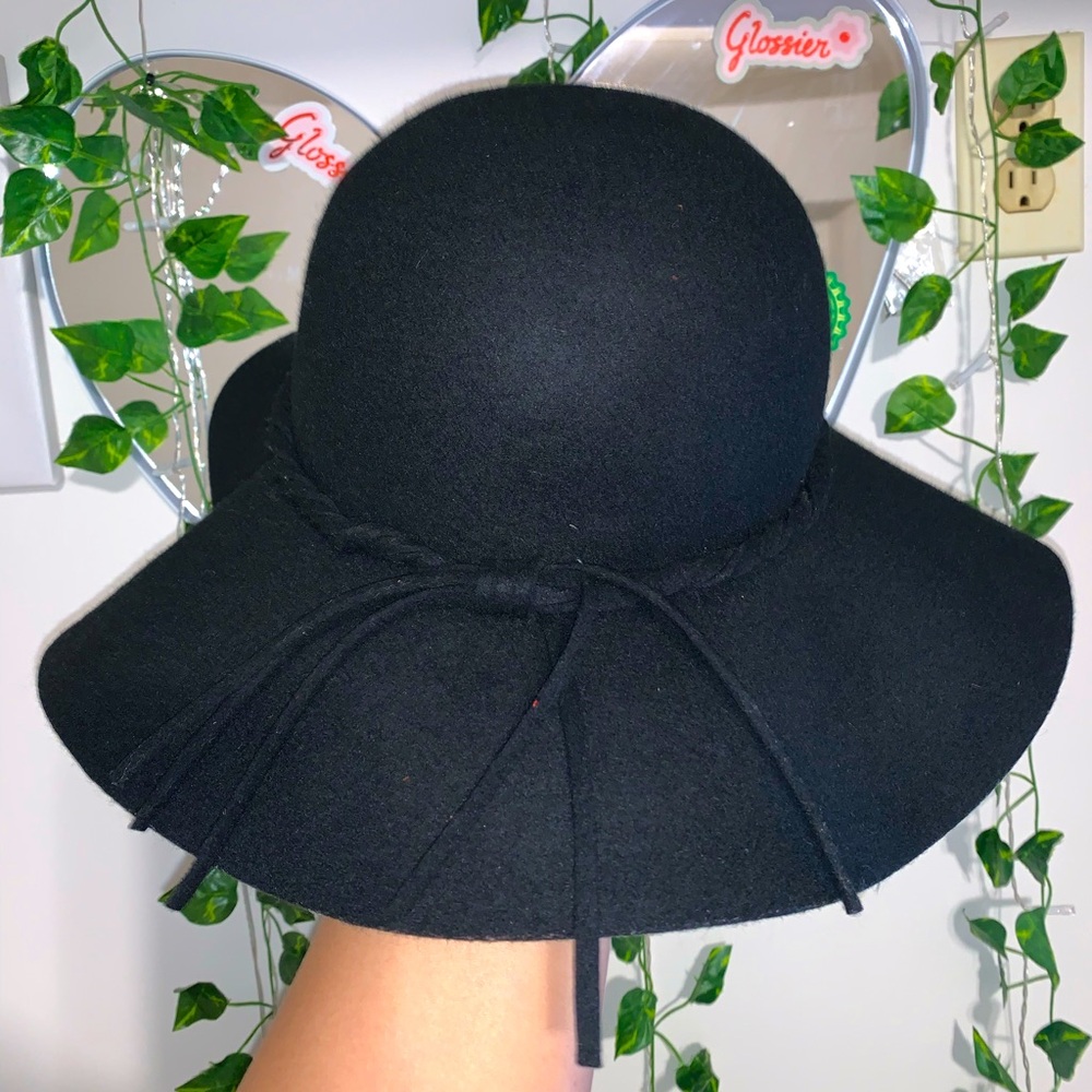 New 100% Wool hat for women